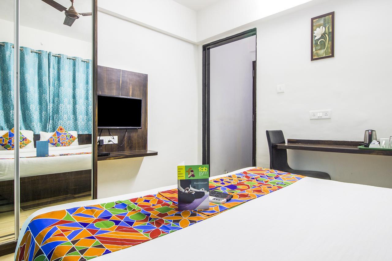 Fabhotel Pruthamesh Pride Нашик Екстериор снимка