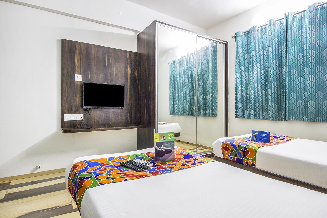 Fabhotel Pruthamesh Pride Нашик Екстериор снимка